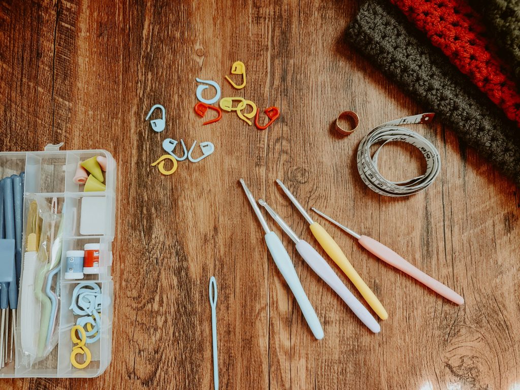 knitting vs crochet: crochet hooks